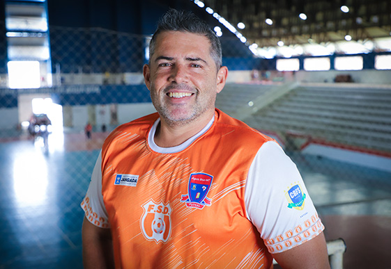 Prof. Alexandre Tosta relata alegria em encaminhar atletas para equipes de SC - veja vídeo