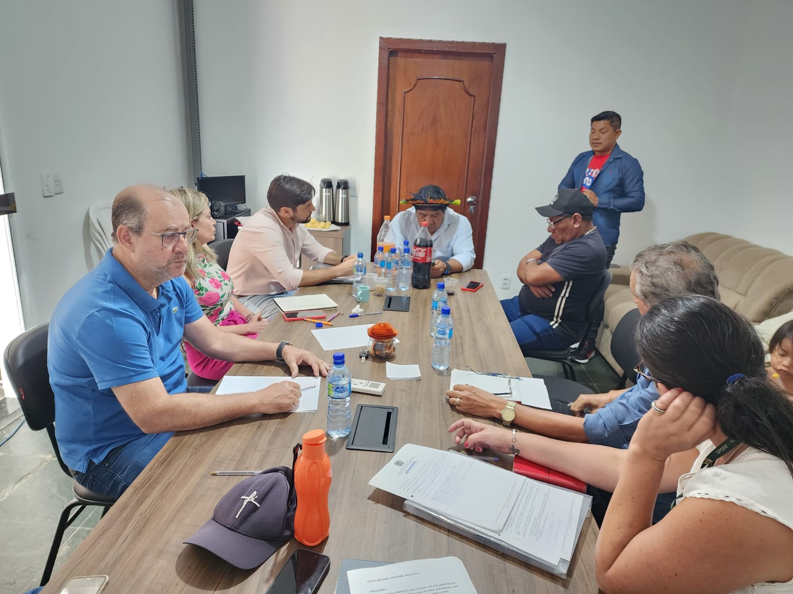 Dr. Eugênio reúne-se com líderes indígenas para debater atendimento médico no Hospital Regional Paulo Alemão