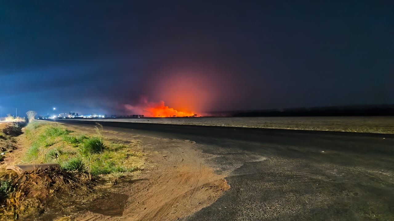 Incêndio atinge propriedade rural em Água Boa
