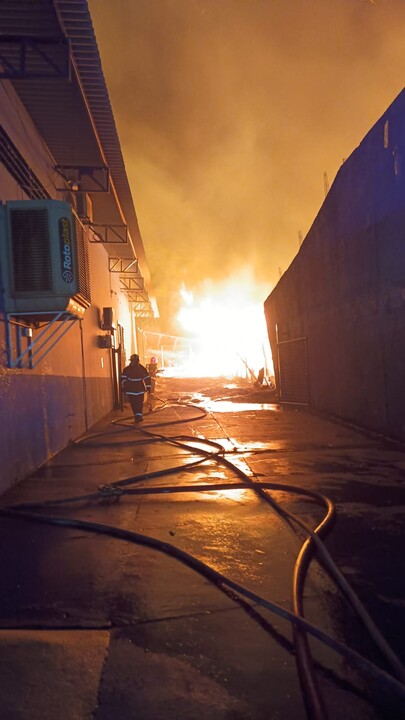 Incêndio de grandes proporções destrói comércios em Barra do Garças e causa prejuízo milionário
