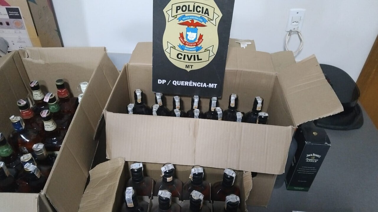 Polícia Civil de Querência apreende 74 garrafas de uísque com suspeita de adulteração na embalagem
