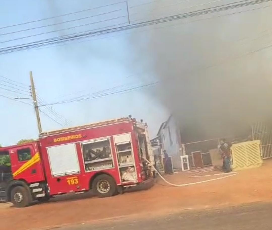 Bombeiros controlam princípio de incêndio no Setor Industrial