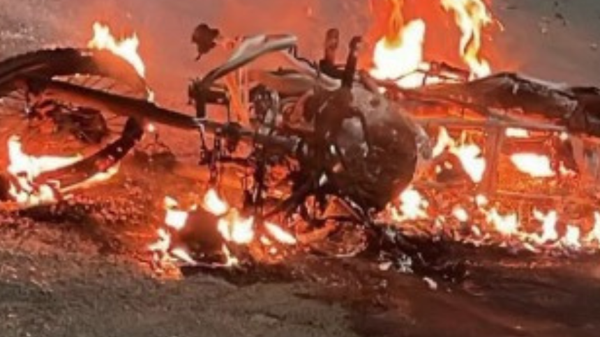 Acidente incendeia moto e piloto