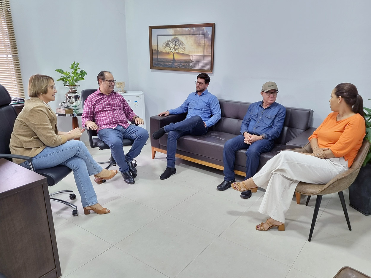 Presidente da Câmara discute regularização de terrenos do Setor Industrial