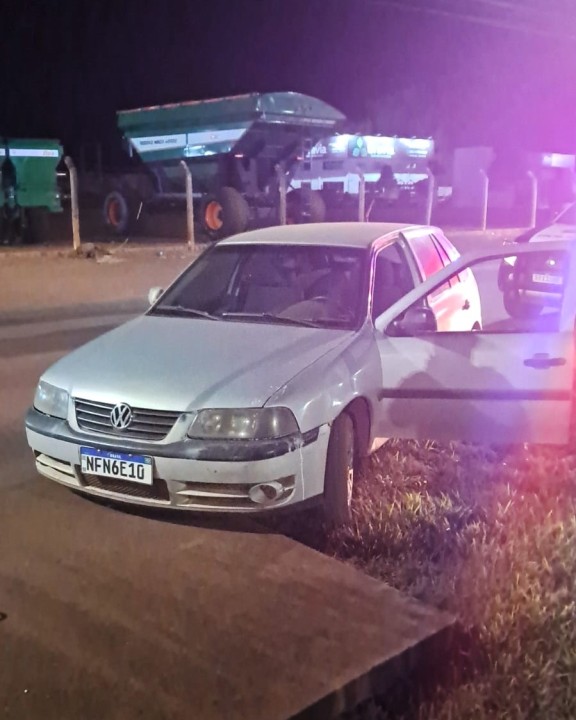 Idoso_embriagado_invade_canteiro_central_e_e_preso_por_desacatar_policiais_em_Canarana.jpg