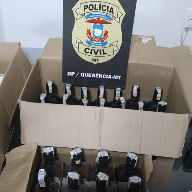 Polícia Civil de Querência apreende 74 garrafas de uísque com suspeita de adulteração na embalagem