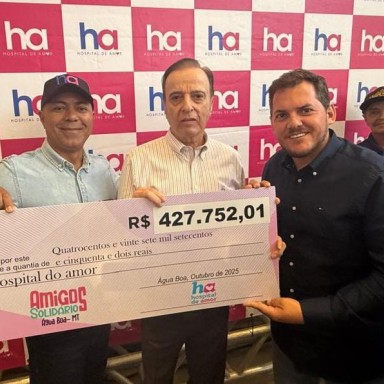 Comissão do Leilão Direito de Viver entrega cheque ao Hospital de Amor