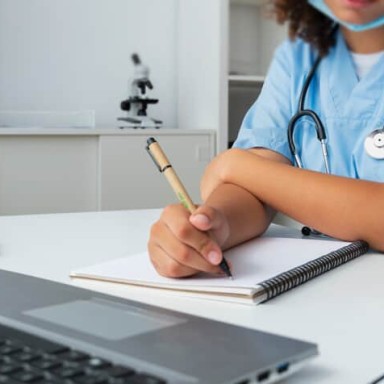 Justiça determina nomeação de enfermeira aprovada em concurso após série de contratos temporários em Querência